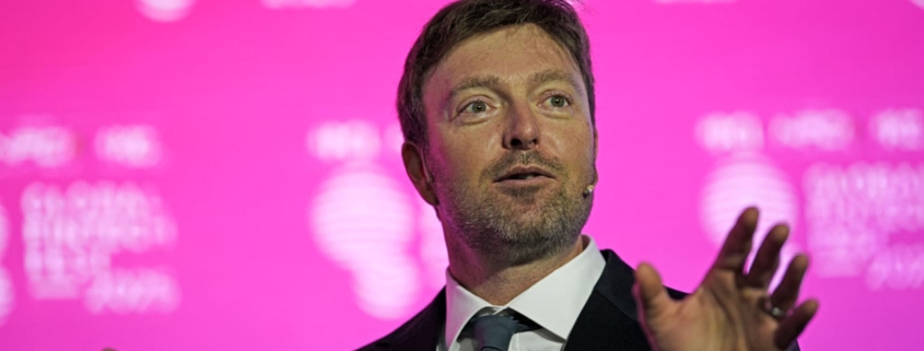 PayPal seeks U.S. approval to form bank, offer small business loans